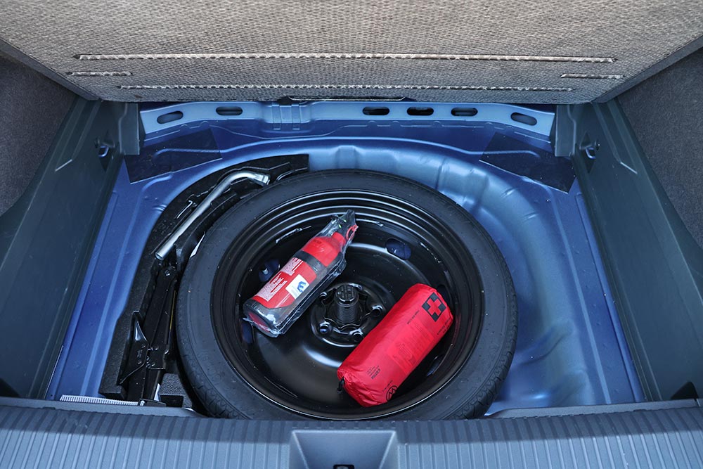 https://cdn.autogreeknews.gr/wp-content/uploads/2026/06/VW-T-Roc-2026-interior-29.jpg