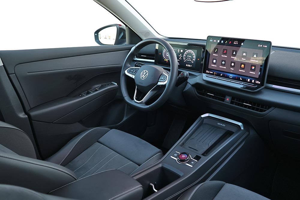 https://cdn.autogreeknews.gr/wp-content/uploads/2026/06/VW-T-Roc-2026-interior-3.jpg
