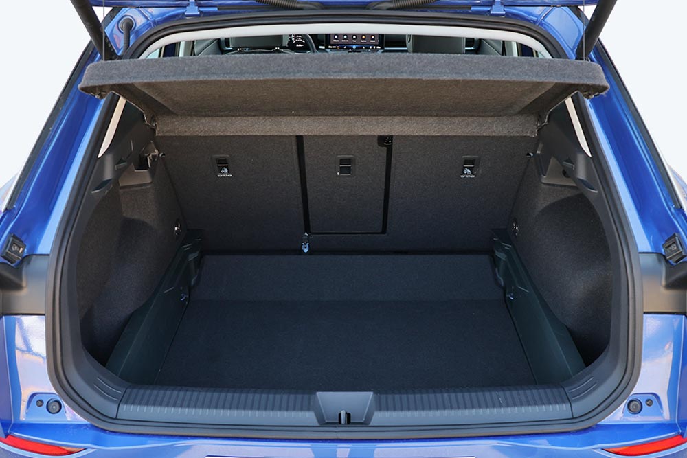 https://cdn.autogreeknews.gr/wp-content/uploads/2026/06/VW-T-Roc-2026-interior-30.jpg