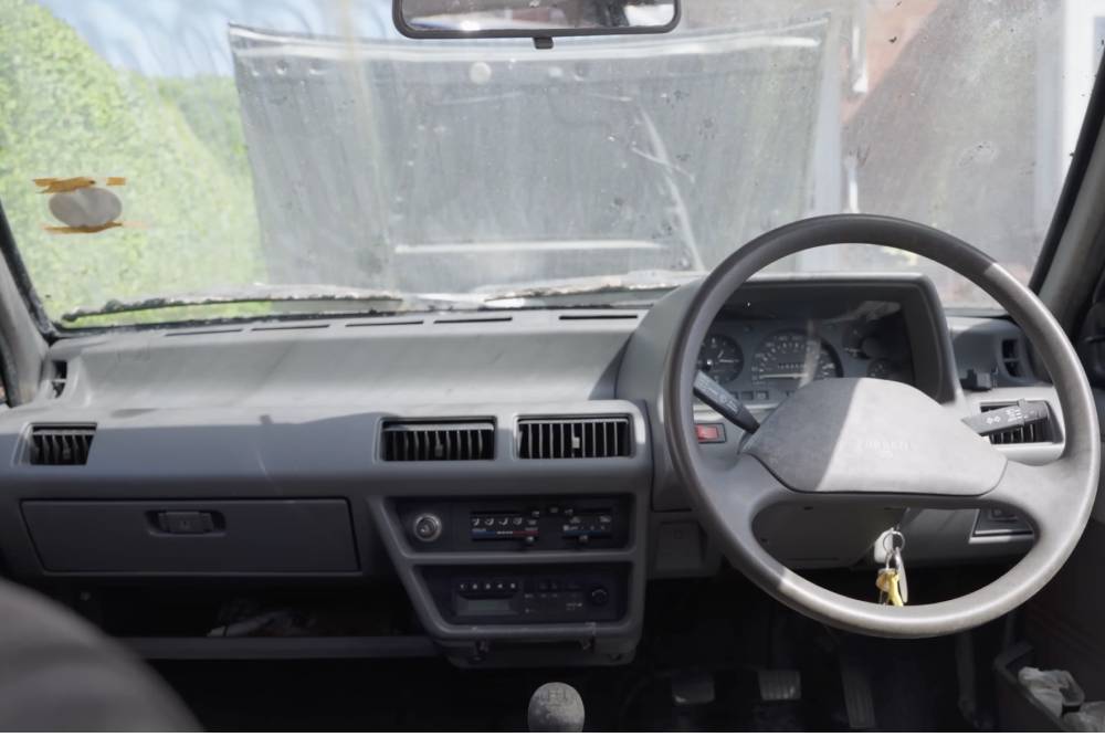 https://cdn.autogreeknews.gr/wp-content/uploads/2026/06/abandoned-nissan-micra-k10-3.jpg
