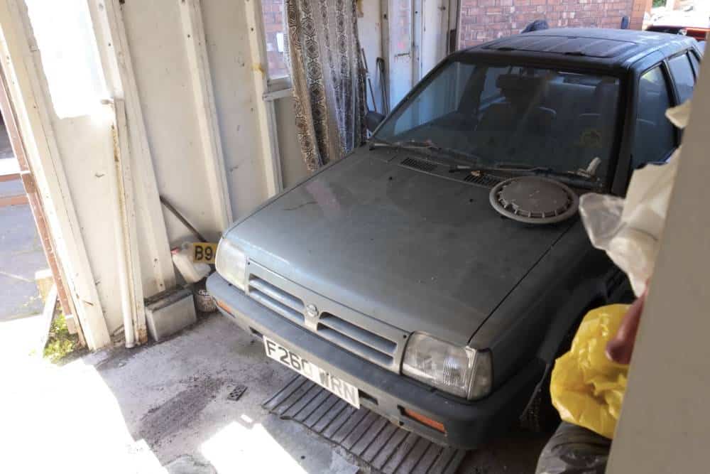https://cdn.autogreeknews.gr/wp-content/uploads/2026/06/abandoned-nissan-micra-k10-6.jpg