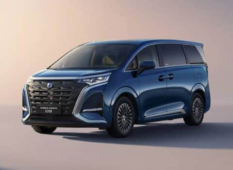 Νέο πολυτελές plug-in hybrid MPV Denza D9 DM-i