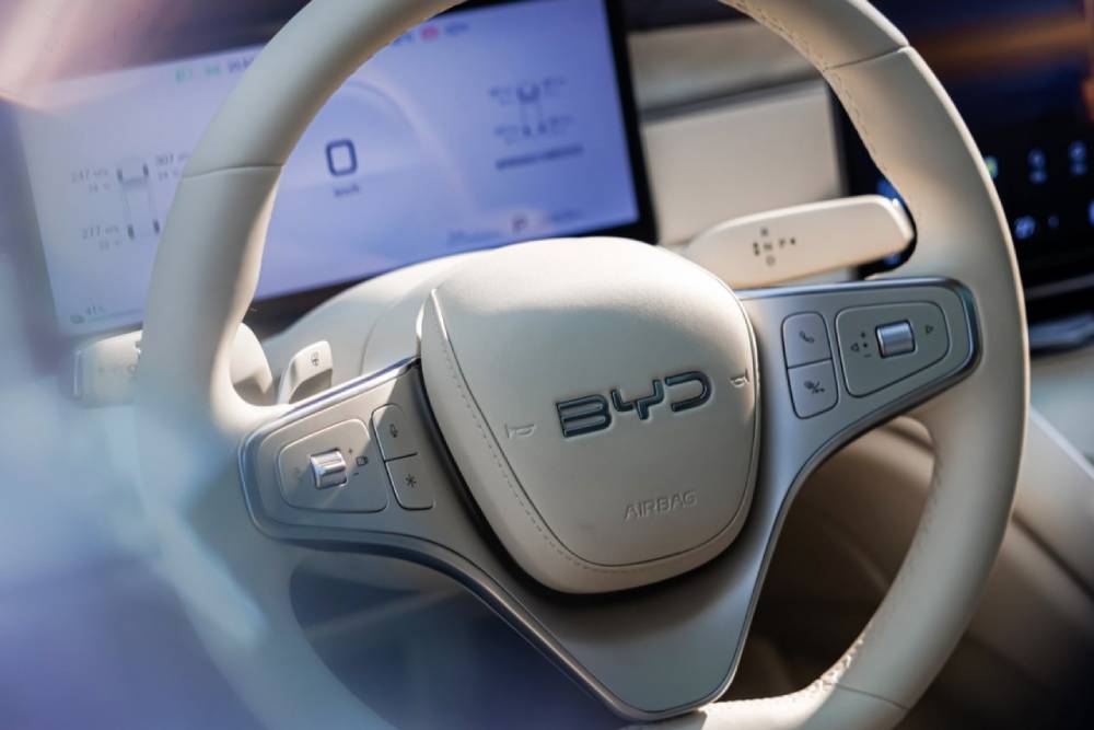https://cdn.autogreeknews.gr/wp-content/uploads/2026/06/byd-seal-08-06.jpg