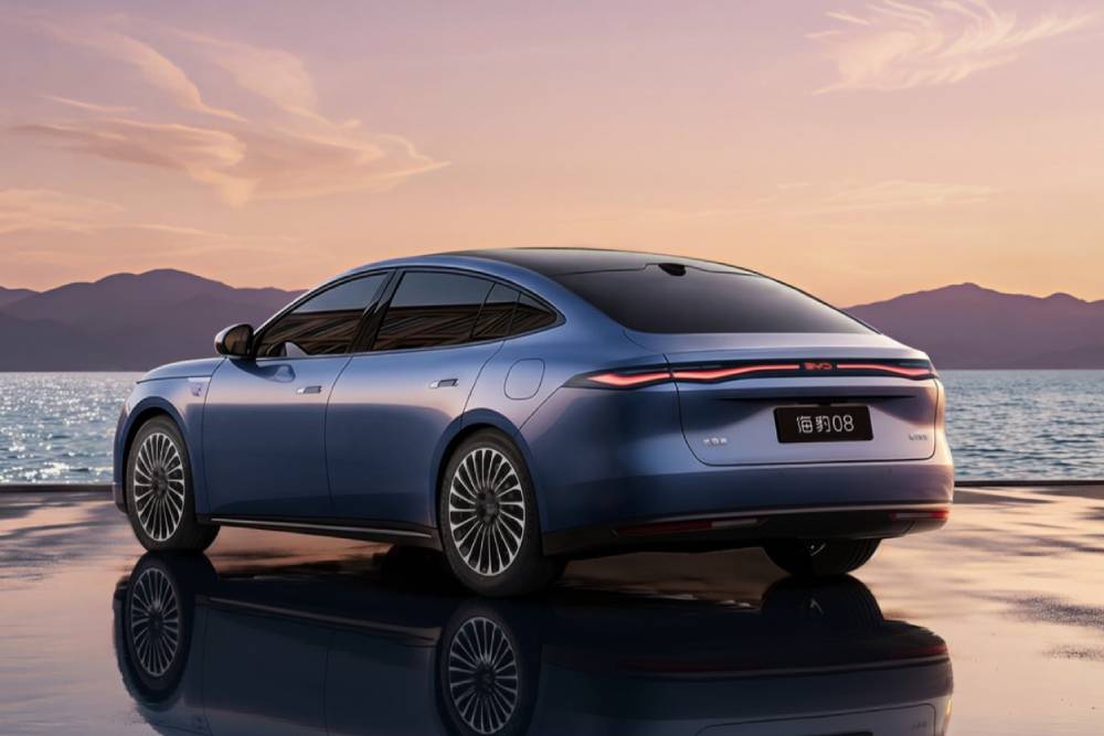 https://cdn.autogreeknews.gr/wp-content/uploads/2026/06/byd-seal-08-11.jpg