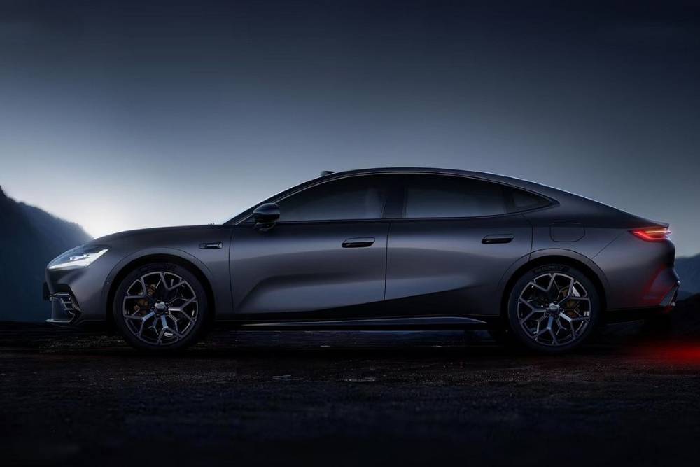 https://cdn.autogreeknews.gr/wp-content/uploads/2026/06/chery-galaxy-tt-02.jpg