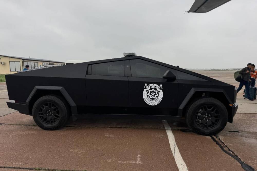 https://cdn.autogreeknews.gr/wp-content/uploads/2026/06/cybertruck-patrol-car-kazakhstan-07.jpg