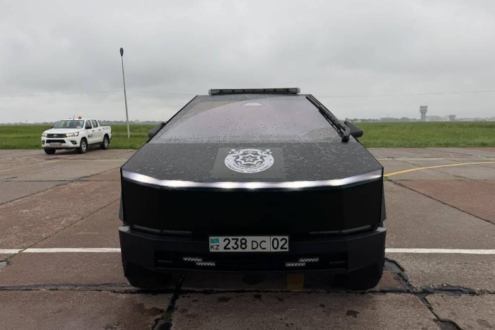 https://cdn.autogreeknews.gr/wp-content/uploads/2026/06/cybertruck-patrol-car-kazakhstan-08.jpg