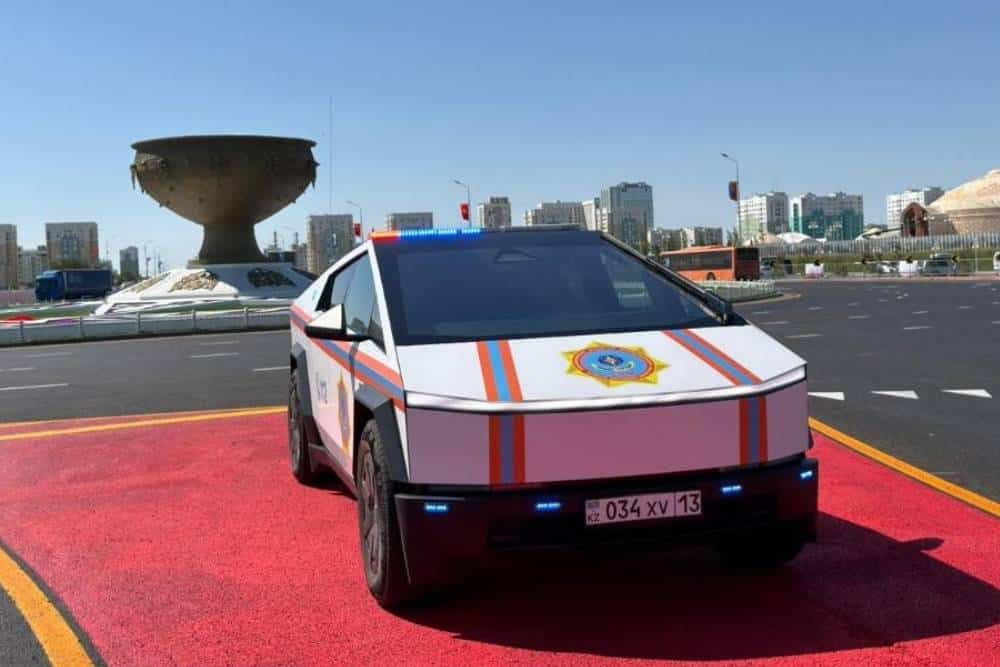 https://cdn.autogreeknews.gr/wp-content/uploads/2026/06/cybertruck-patrol-car-kazakhstan.jpg