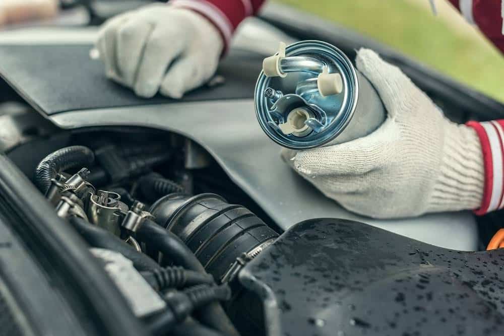 https://cdn.autogreeknews.gr/wp-content/uploads/2026/06/diesel-fuel-filter.jpg