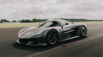 Το Koenigsegg Jesko Absolut έκανε θρύψαλα κοντέρ και ρεκόρ