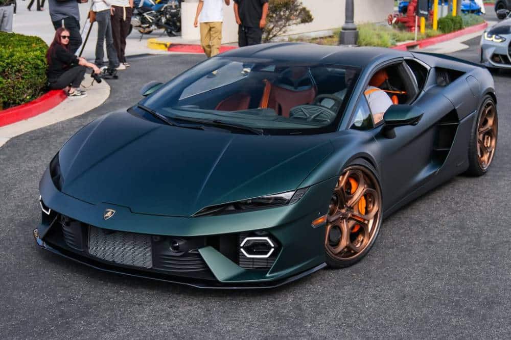 https://cdn.autogreeknews.gr/wp-content/uploads/2026/06/lamborghini-temerario-with-new-set-of-wheels-2.jpg
