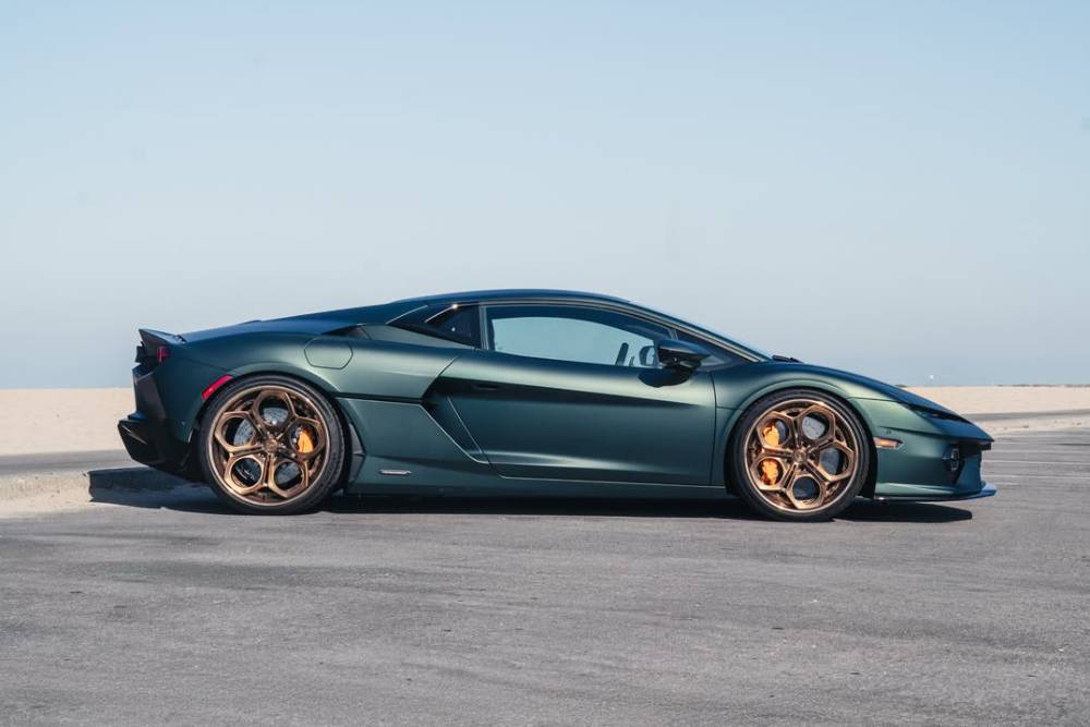 https://cdn.autogreeknews.gr/wp-content/uploads/2026/06/lamborghini-temerario-with-new-set-of-wheels-3.jpg