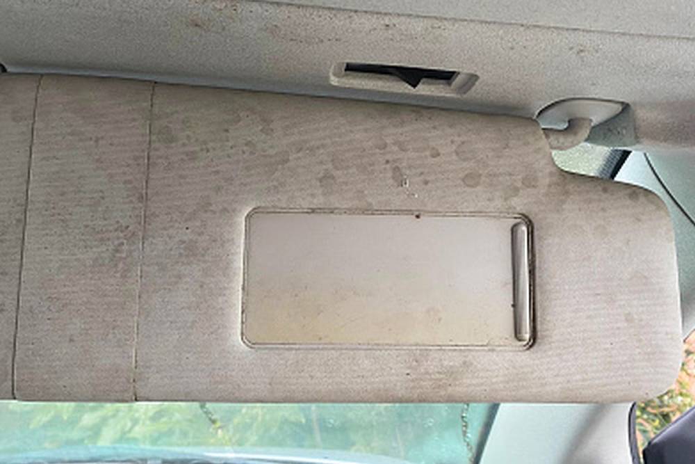 https://cdn.autogreeknews.gr/wp-content/uploads/2026/06/mold-in-the-car-04.jpg