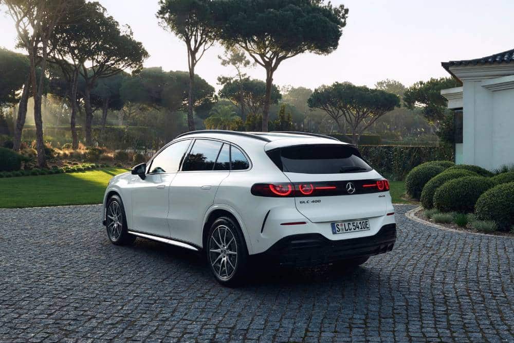 https://cdn.autogreeknews.gr/wp-content/uploads/2026/06/new-mercedes-glc-250-and-300-2.jpg