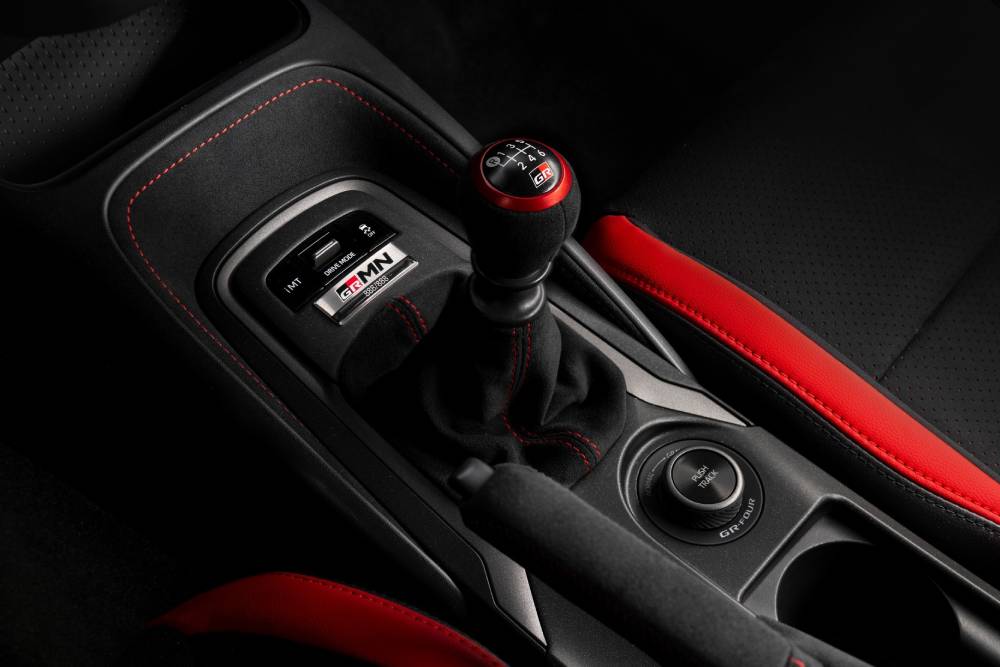 https://cdn.autogreeknews.gr/wp-content/uploads/2026/06/new-toyota-grmn-corolla-6.jpg