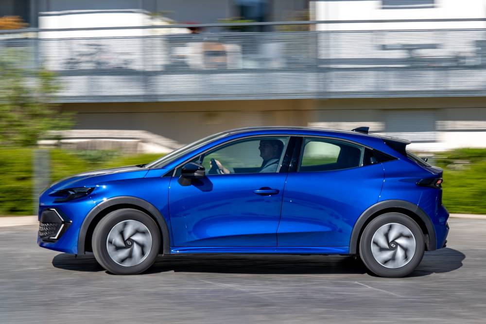 https://cdn.autogreeknews.gr/wp-content/uploads/2026/06/renault_clio_evolution2.jpg