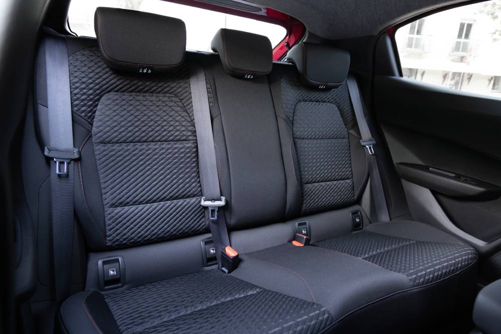 https://cdn.autogreeknews.gr/wp-content/uploads/2026/06/renault_clio_full_hybrid_e-tech_techno26.jpg