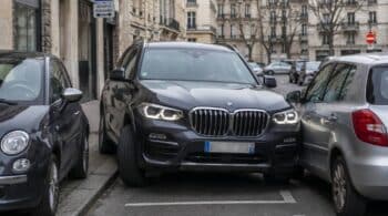 Δεν χωράνε να παρκάρουν τα SUV στις πόλεις