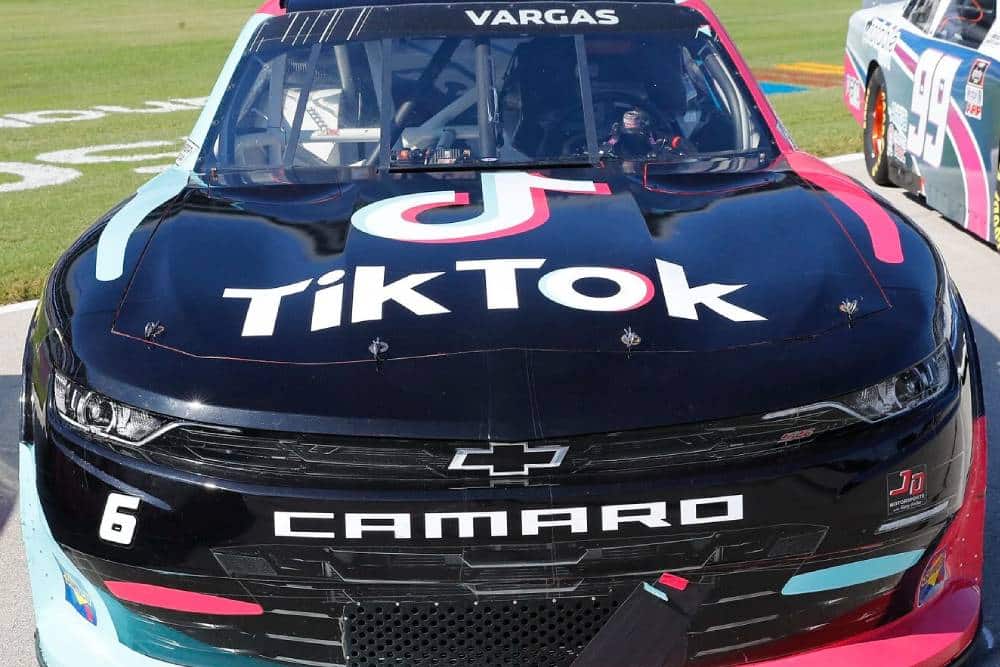 https://cdn.autogreeknews.gr/wp-content/uploads/2026/06/tiktok-car-02.jpg