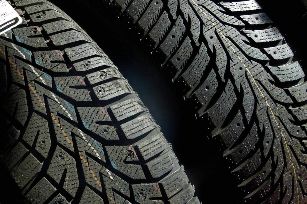 https://cdn.autogreeknews.gr/wp-content/uploads/2026/06/tire-vs-bullet-1.jpg