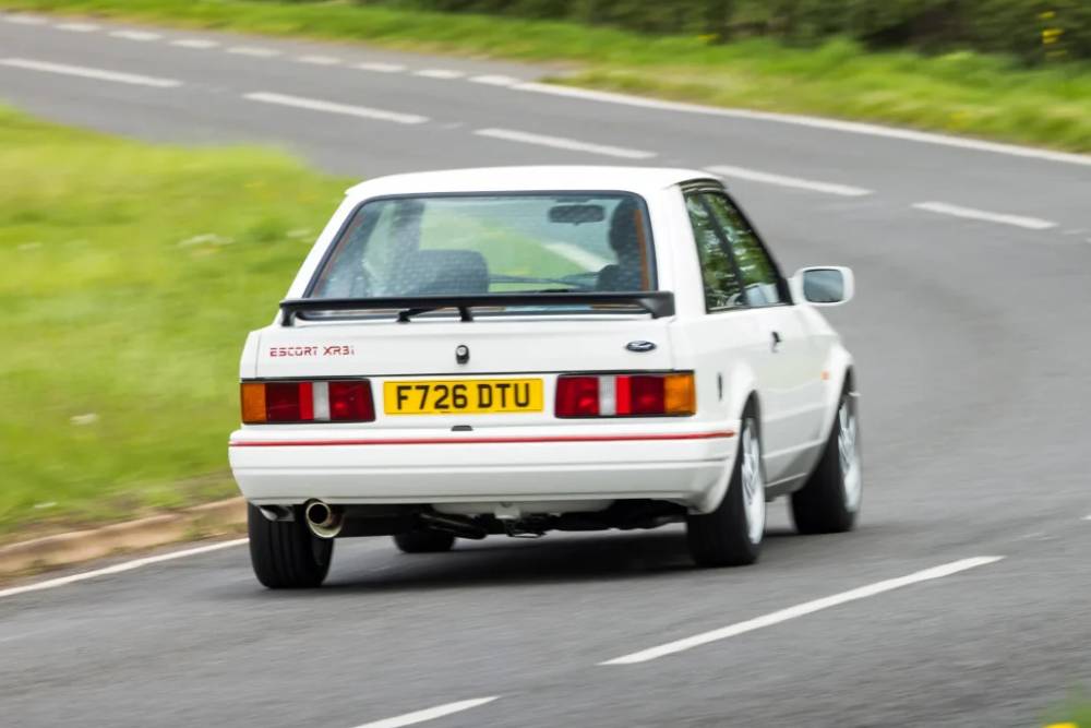 https://cdn.autogreeknews.gr/wp-content/uploads/2026/06/tolman-ford-escort-xr3i-02.jpg.jpg