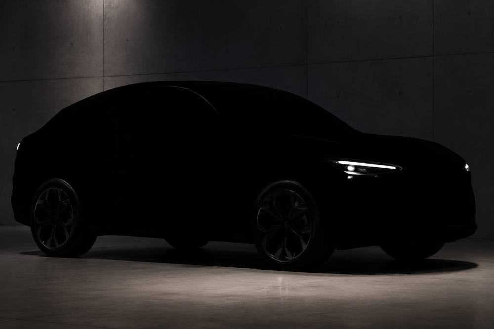 https://cdn.autogreeknews.gr/wp-content/uploads/2026/06/total-black-colour.jpg