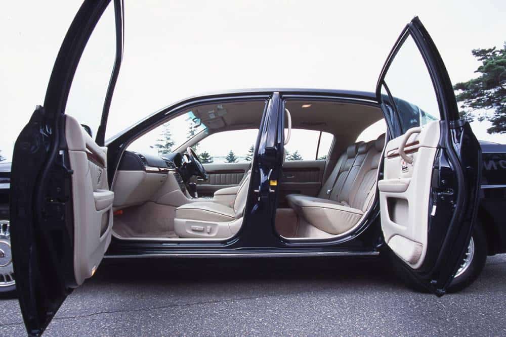https://cdn.autogreeknews.gr/wp-content/uploads/2026/06/toyota_origin_2-1.jpg