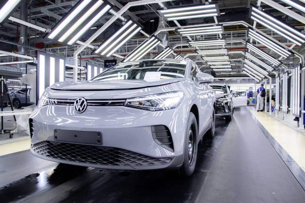 https://cdn.autogreeknews.gr/wp-content/uploads/2026/06/vw-cutting-19000-jobs-in-germany-by-the-end-of-202-3.jpg