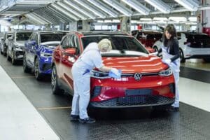 Η VW κόβει χιλιάδες θέσεις εργασίας ως το τέλος του έτους