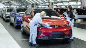 Η VW κόβει χιλιάδες θέσεις εργασίας ως το τέλος του έτους
