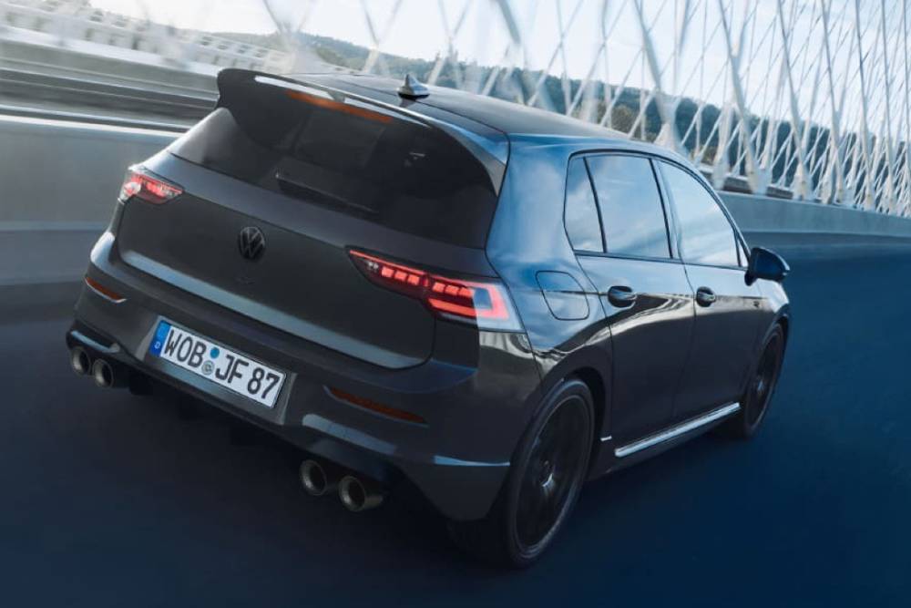 https://cdn.autogreeknews.gr/wp-content/uploads/2026/06/vw-golf-r-edition-ii-japan-1.jpg