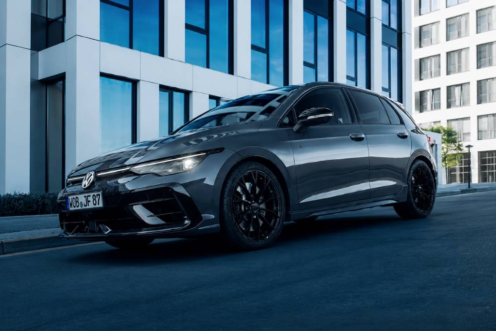 https://cdn.autogreeknews.gr/wp-content/uploads/2026/06/vw-golf-r-edition-ii-japan-2.jpg