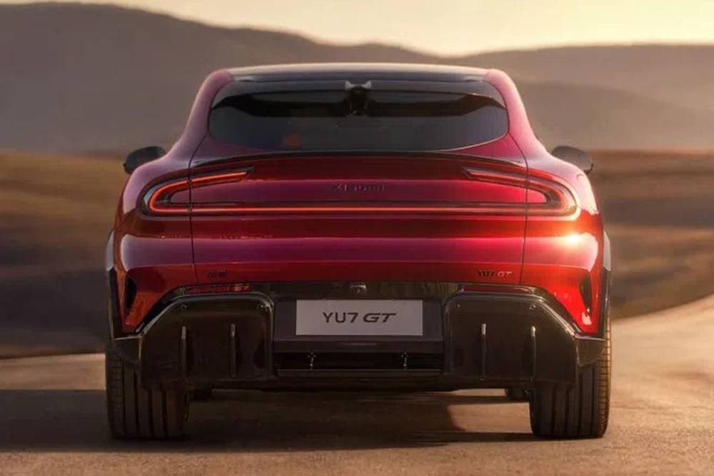 https://cdn.autogreeknews.gr/wp-content/uploads/2026/06/xiaomi-yu7-gt-demos-world-first-driverless-nurburg-4.jpg