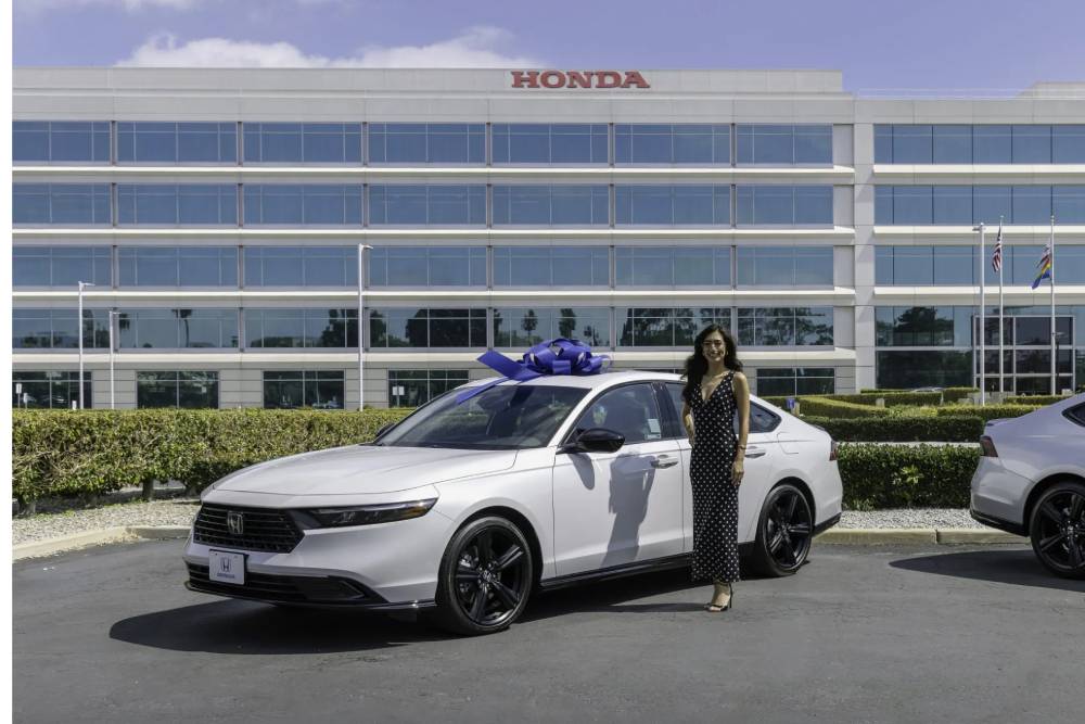 https://cdn.autogreeknews.gr/wp-content/uploads/2026/07/02-Andrea-with-her-2026-Honda-Accord-Hybrid-the-15.jpg