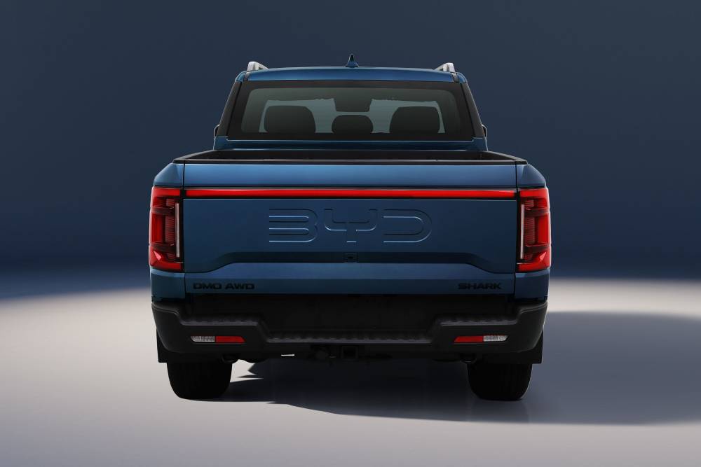 https://cdn.autogreeknews.gr/wp-content/uploads/2026/07/03-BYD-SHARK-Exterior-Rear-1.jpg