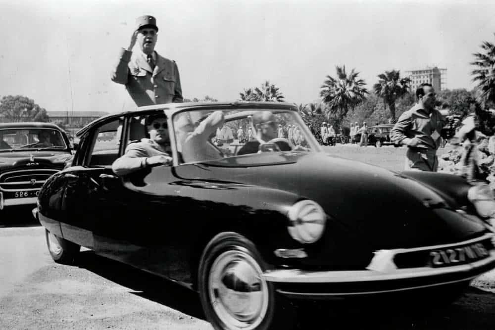 https://cdn.autogreeknews.gr/wp-content/uploads/2026/07/1958-DS-19_Gal-de-Gaulle-Oran__6.686-1.jpg