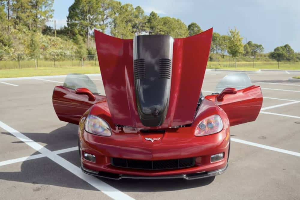 https://cdn.autogreeknews.gr/wp-content/uploads/2026/07/2010-corvette-has-just-hit-300000-miles-1.jpg