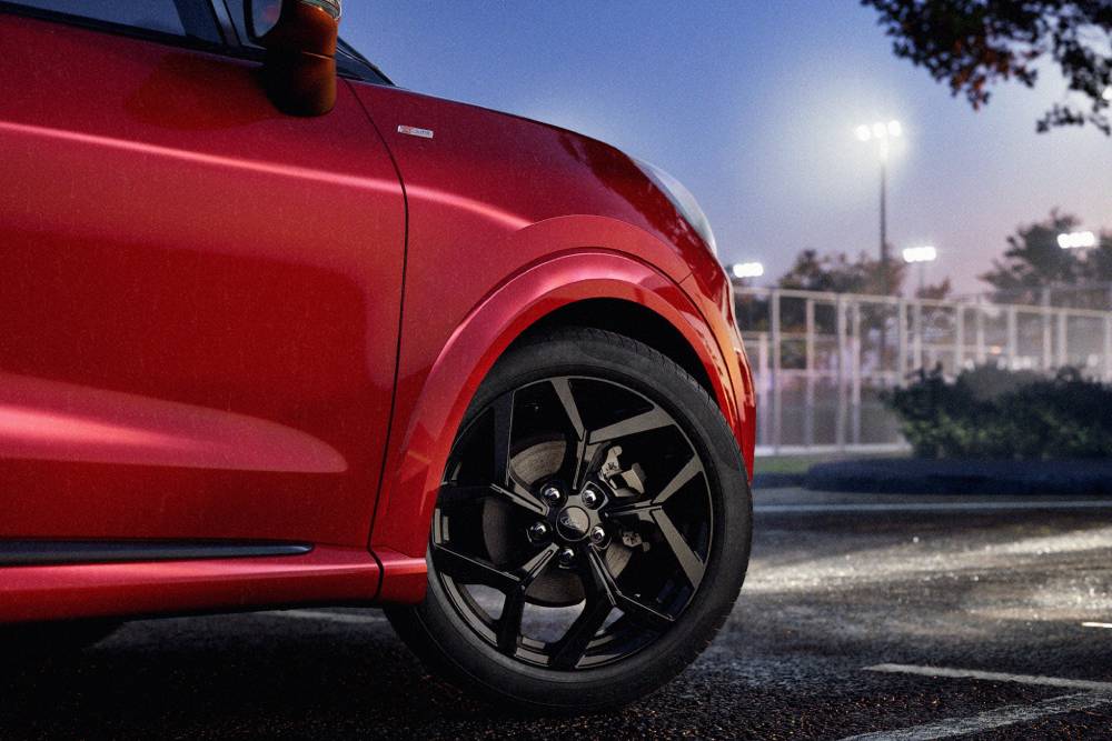 https://cdn.autogreeknews.gr/wp-content/uploads/2026/07/2026_Ford_Puma_Black_Edition_02-1.jpg