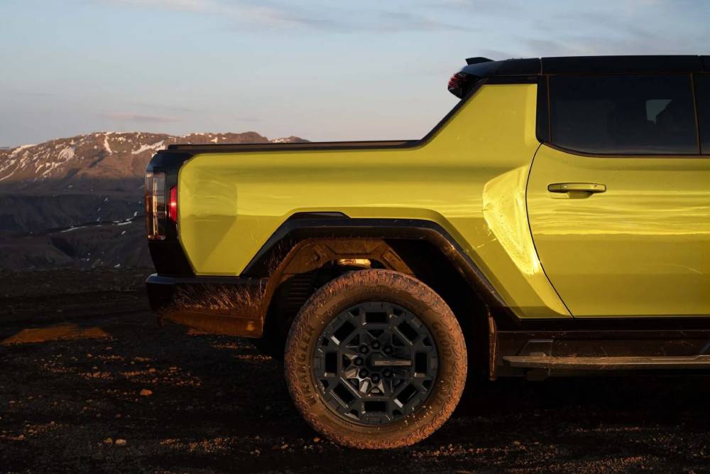 https://cdn.autogreeknews.gr/wp-content/uploads/2026/07/2027-GMC-Hummer-EV-Icon-25-715-10-2048x1366-1.jpg