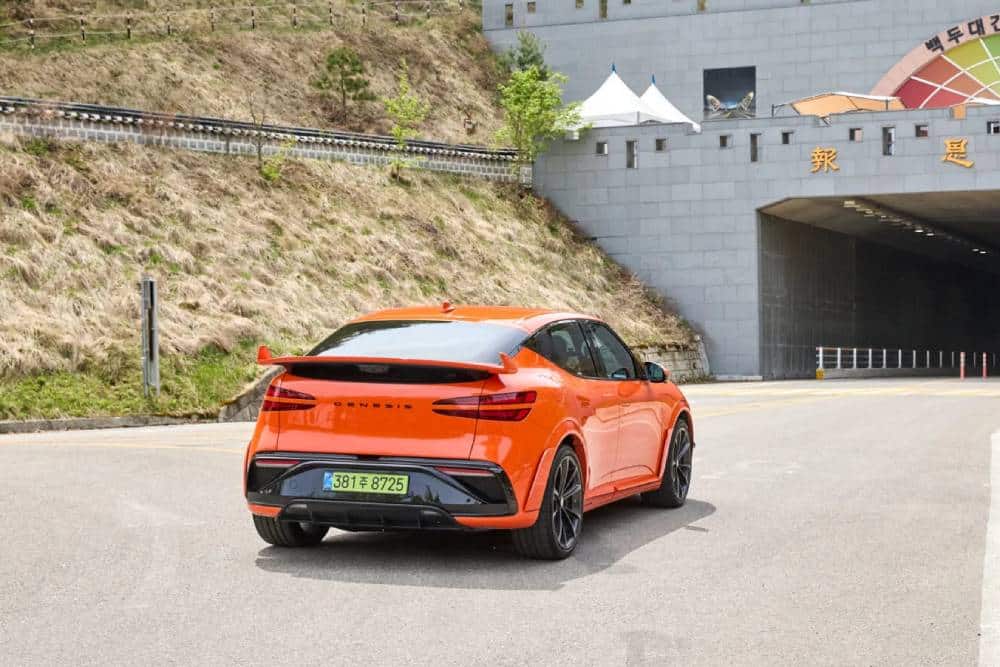 https://cdn.autogreeknews.gr/wp-content/uploads/2026/07/2027-Genesis-GV60-Magna-729-13-2048x1366-1.jpg