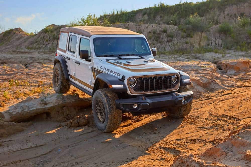 https://cdn.autogreeknews.gr/wp-content/uploads/2026/07/2027-Jeep-Wrangler-Laredo-713-2-2048x1366-1.jpg