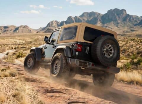 Νέο και «καουμπόικο» Jeep Wrangler Laredo