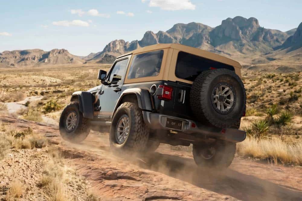 https://cdn.autogreeknews.gr/wp-content/uploads/2026/07/2027-Jeep-Wrangler-Laredo-713-7-2048x1143-1.jpg