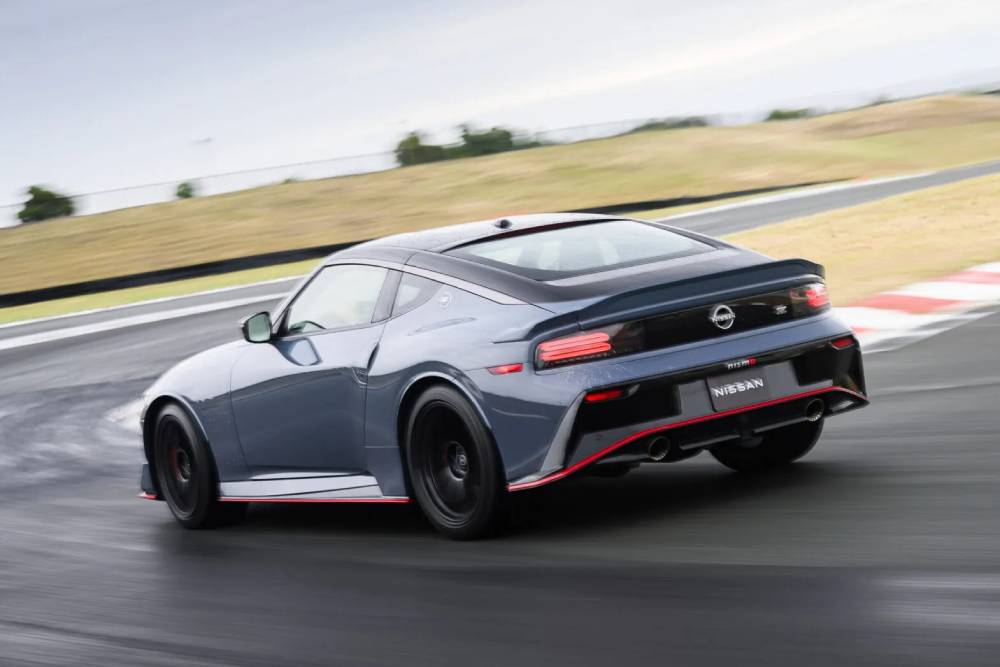 https://cdn.autogreeknews.gr/wp-content/uploads/2026/07/2027-Nissan-Z-721-14-2048x1328-1.jpg