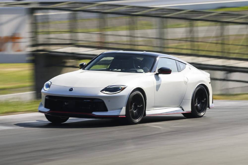https://cdn.autogreeknews.gr/wp-content/uploads/2026/07/2027-Nissan-Z-721-49-2048x1366-1.jpg