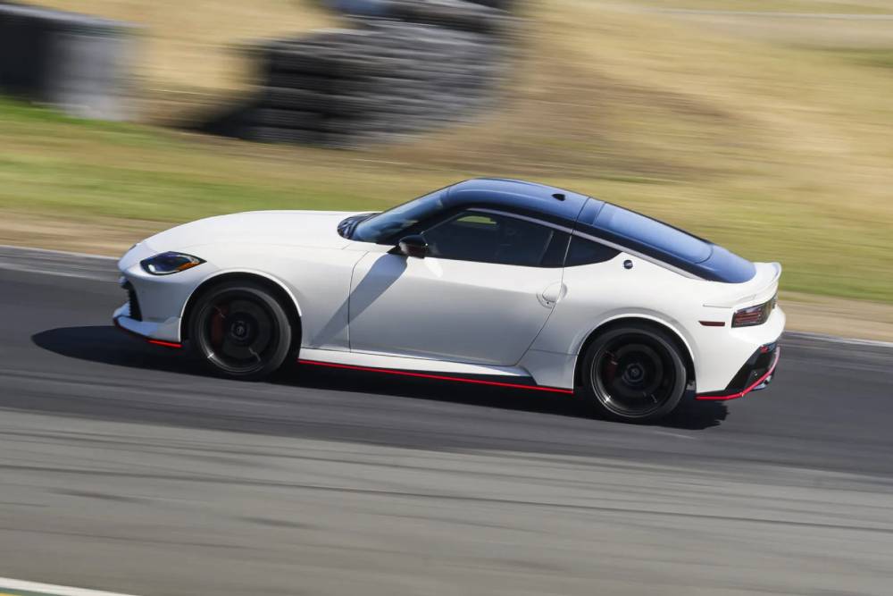 https://cdn.autogreeknews.gr/wp-content/uploads/2026/07/2027-Nissan-Z-721-50-2048x1364-1.jpg