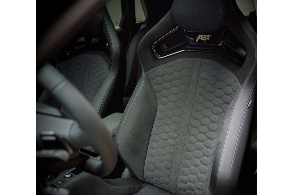 https://cdn.autogreeknews.gr/wp-content/uploads/2026/07/ABT-RS3-630-Mallorca-Interieur_Sitze.jpg