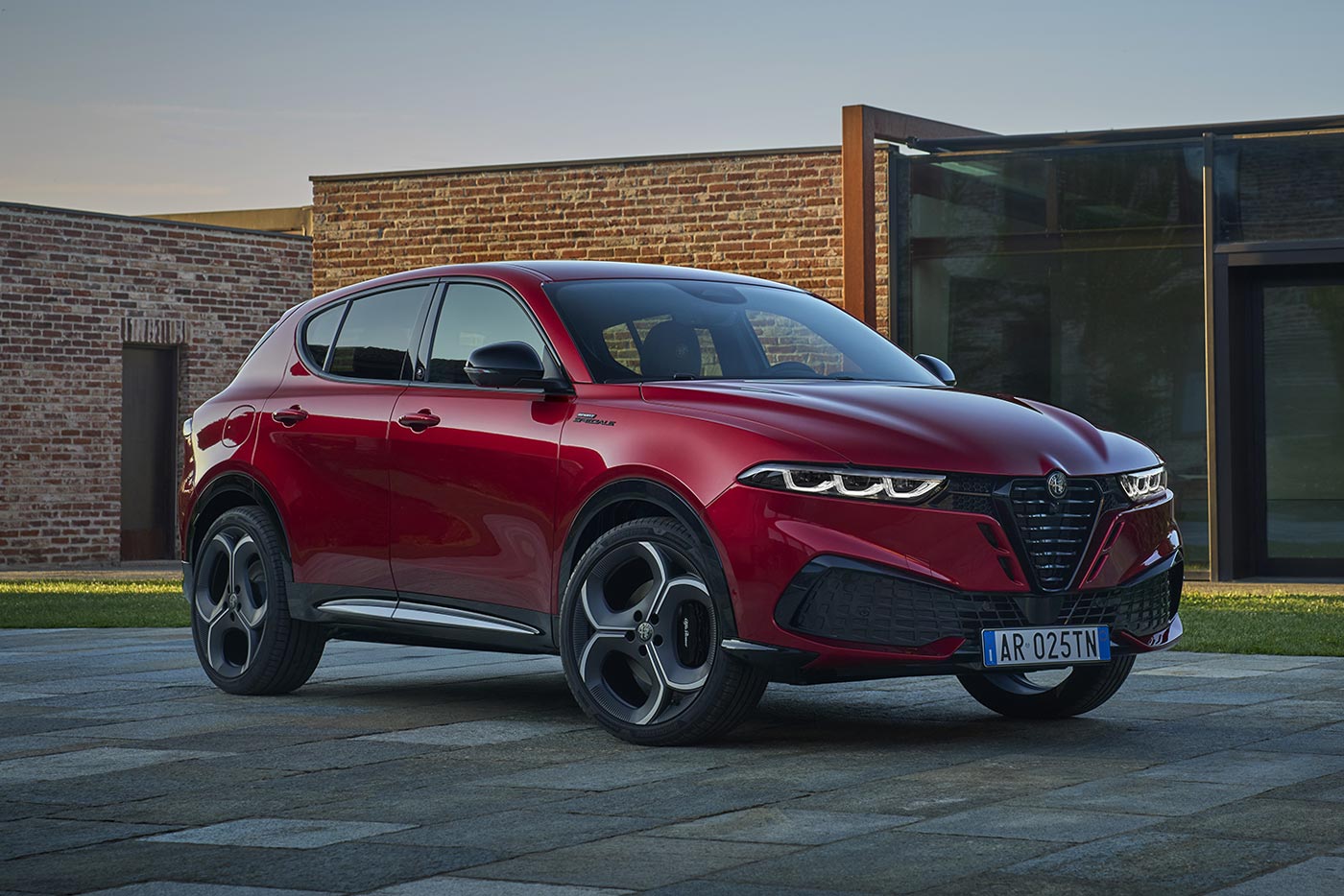 https://cdn.autogreeknews.gr/wp-content/uploads/2026/07/Alfa-Romeo-Tonale-2026.jpg