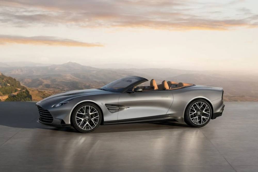 https://cdn.autogreeknews.gr/wp-content/uploads/2026/07/Aston-Martin-Vanquish-25-New-05-2048x1536-1.jpg