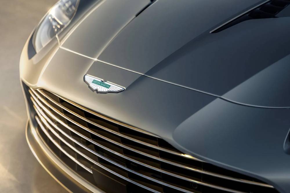https://cdn.autogreeknews.gr/wp-content/uploads/2026/07/Aston-Martin-Vanquish-25-New-09-2048x1536-1.jpg